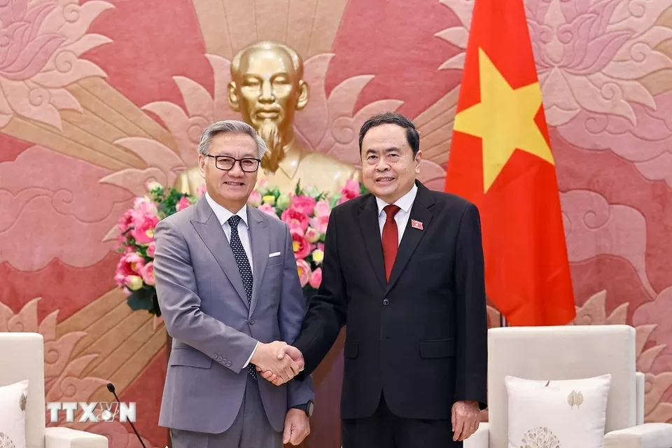 NA Chairman Tran Thanh Man welcomes Lao Foreign Minister Thongsavanh Phomvihane