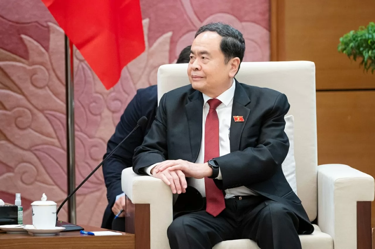 NA Chairman Tran Thanh Man welcomes Lao Foreign Minister Thongsavanh Phomvihane