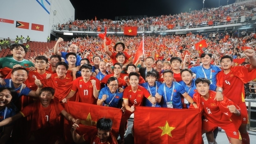 PM Pham Minh Chinh congratulates U22 men’s football, women’s futsal teams on SEA Games 33 golds