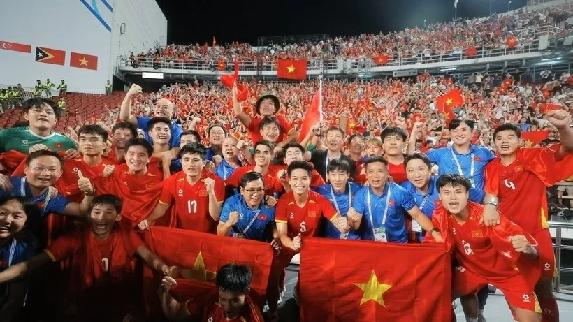 PM Pham Minh Chinh congratulates U22 men’s football, women’s futsal teams on SEA Games 33 golds