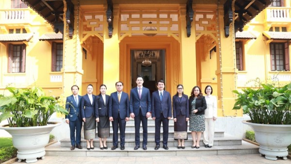 Deputy FM Le Anh Tuan welcomes delegation from Laos' Ministry of Foreign Affairs