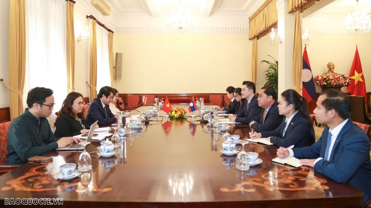 Deputy FM Le Anh Tuan welcomes delegation from Lao Ministry of Foreign Affairs' Economic Department