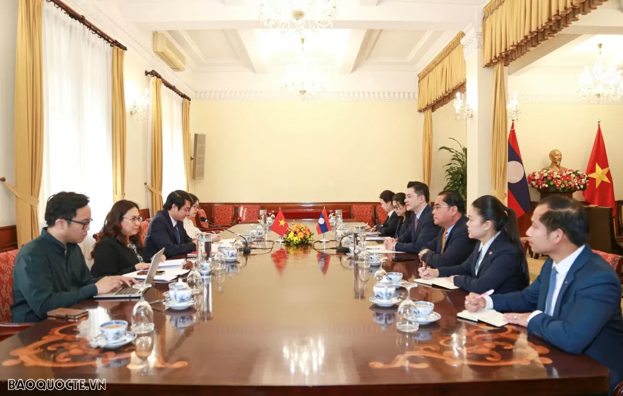 Deputy FM Le Anh Tuan welcomes delegation from Laos' Ministry of Foreign Affairs