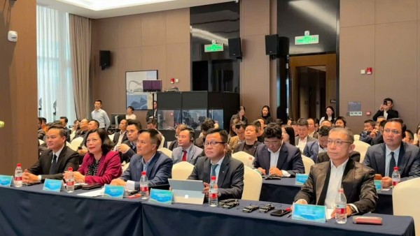 Delegation from Quang Ninh Economic Zone Authority visits Guangxi, China