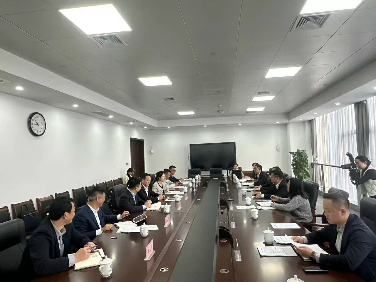 Delegation from Quang Ninh Economic Zone Authority visits Guangxi, China