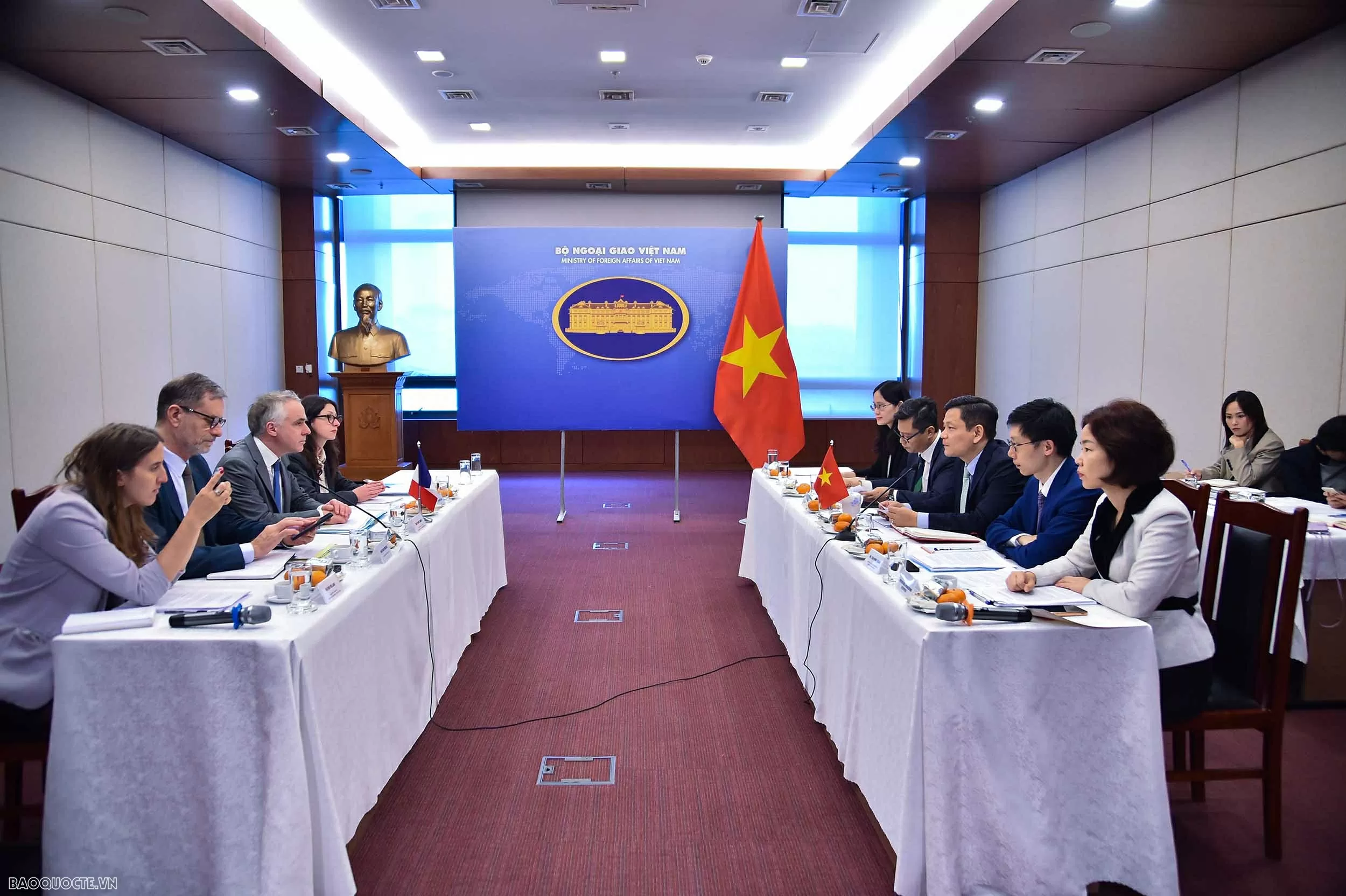 Deputy Minister Le Thi Thu Hang meets with Director of Asia-Oceania Department, French Ministry of Foreign Affairs