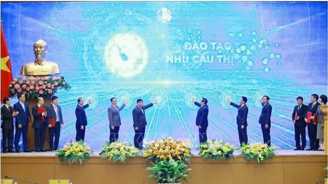 PM Pham Minh Chinh calls for drastic solutions to promote digital economy, society, citizens PM Pham Minh Chinh calls for drastic solutions to promote digital economy, society, citizens