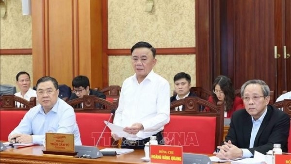 Politburo member Tran Cam Tu reviews preparations for 14th National Party Congress