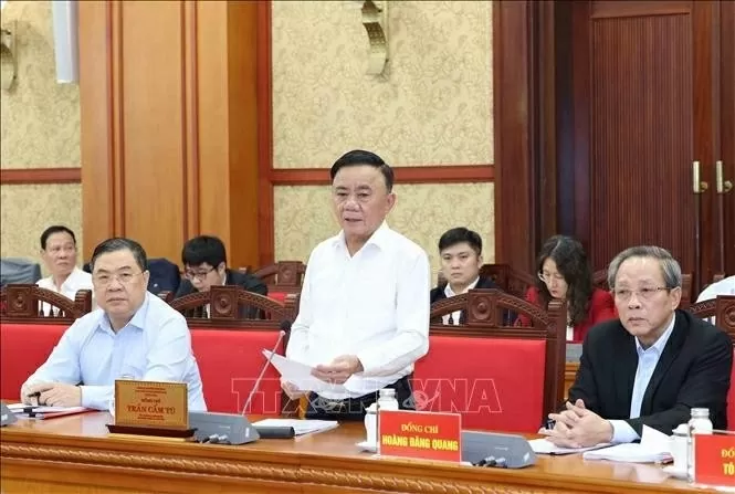 Politburo member Tran Cam Tu reviews preparations for 14th National Party Congress