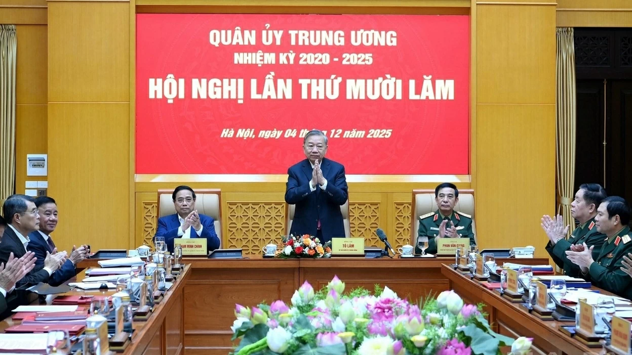 Vietnam People’s Army steadfastly advances under Party’s glorious flag: General Secretary To Lam