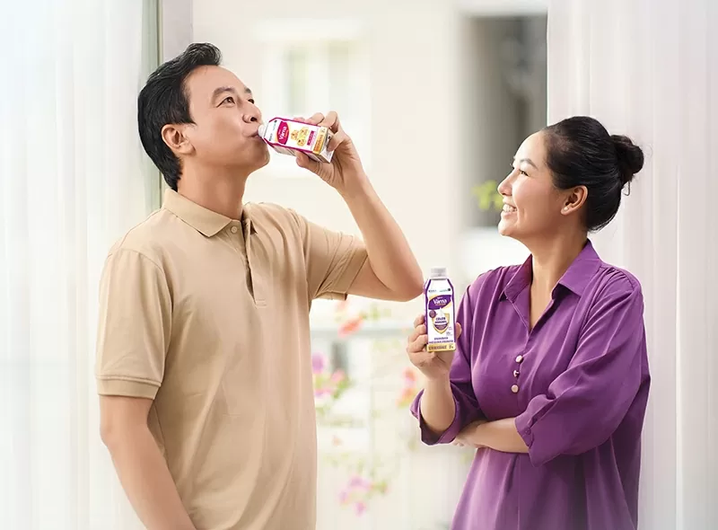 Với công thức đáp ứng đúng nhu cầu dinh dưỡng chuyên biệt, các sản phẩm của Värna ngày càng được người trưởng thành Việt tin chọn. Với công thức đáp ứng đúng nhu cầu dinh dưỡng chuyên biệt, các sản phẩm của Värna ngày càng được người trưởng thành Việt tin chọn.