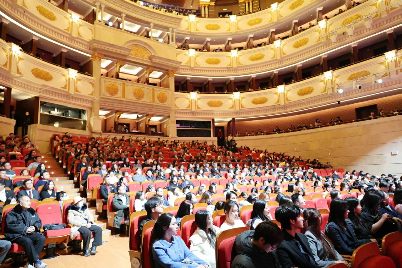 Vietnam Culture Day in China was held at the China Central Opera House Vietnam Culture Day in China was held at the China Central Opera House