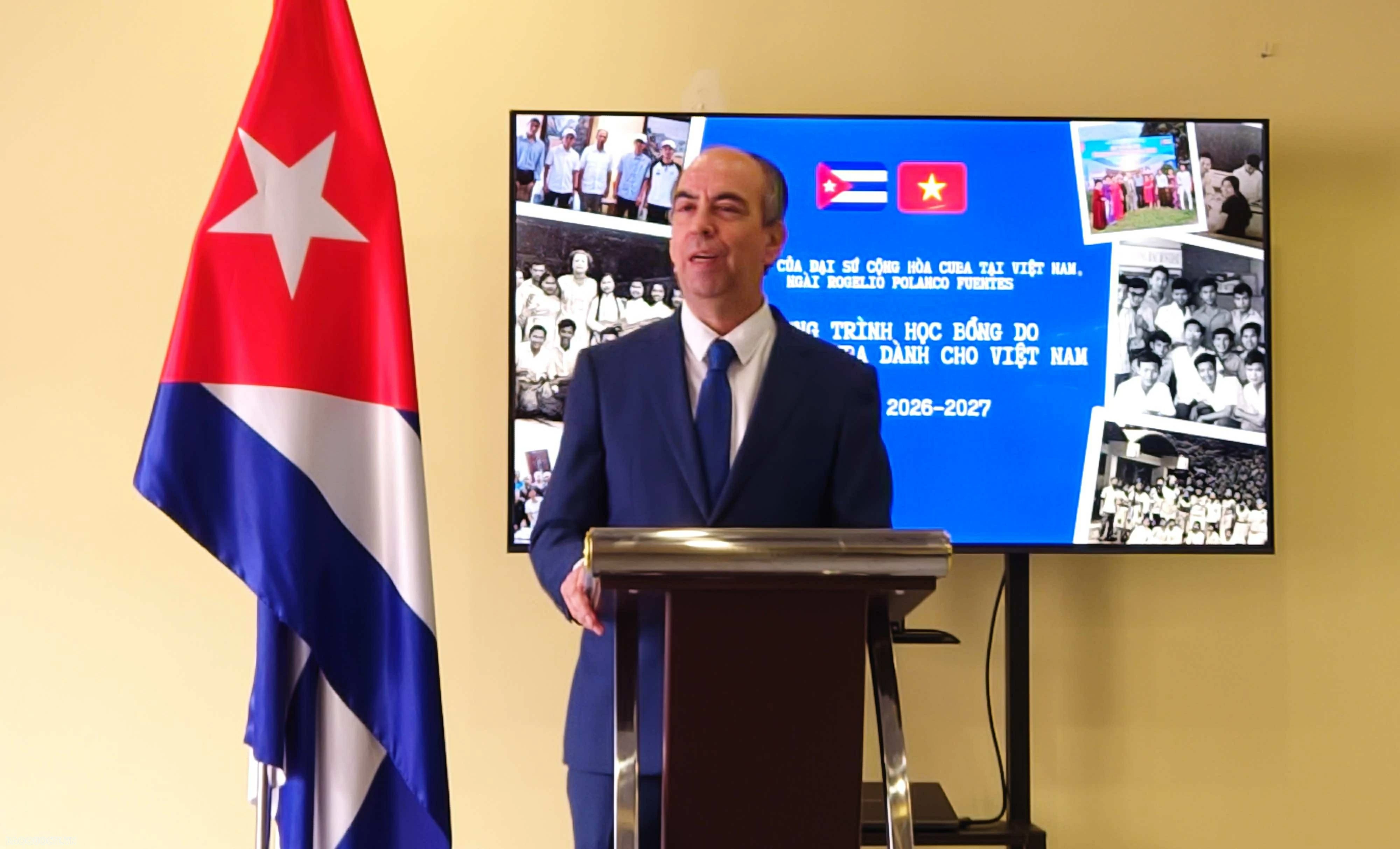 Cuba awards 15 scholarships to Vietnamese students Cuba awards 15 scholarships to Vietnamese students