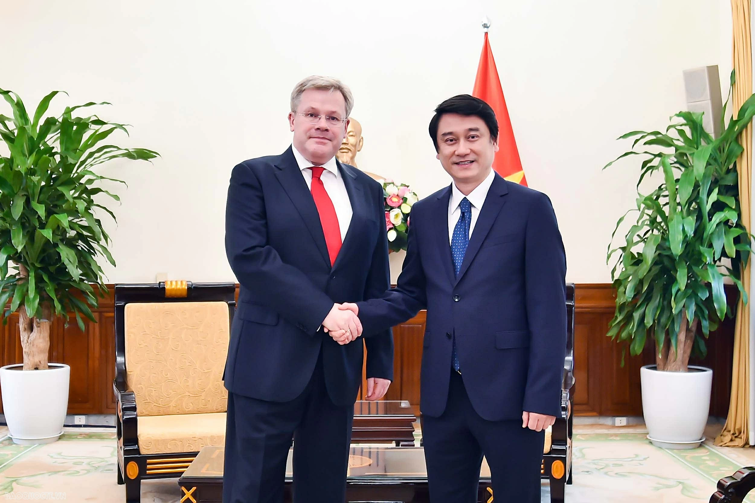 Deputy FM Le Anh Tuan receives Head of the Russian MOFA's Department for Non-Proliferation and Arms Control