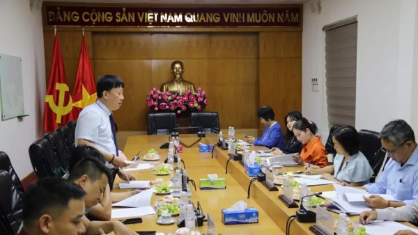 Strengthening the management of Vietnamese employees in line with State-assigned tasks