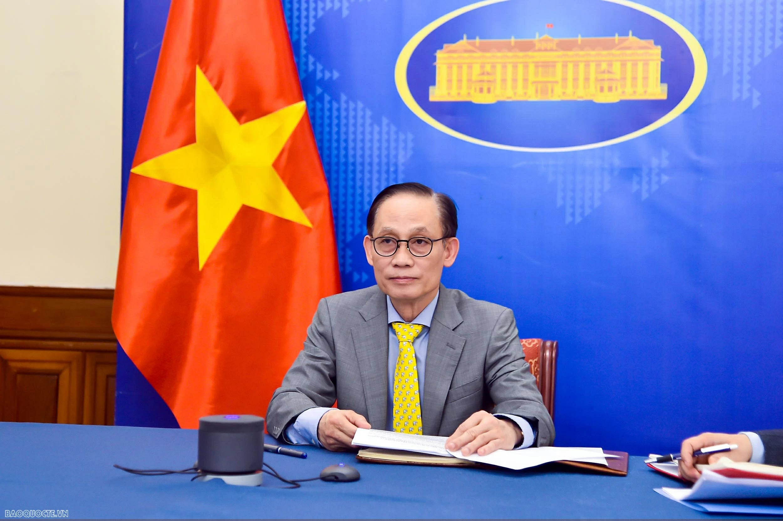 Foreign Minister Le Hoai Trung holds phone talks with French Minister for Europe and Foreign Affairs Jean-Noël Barrot