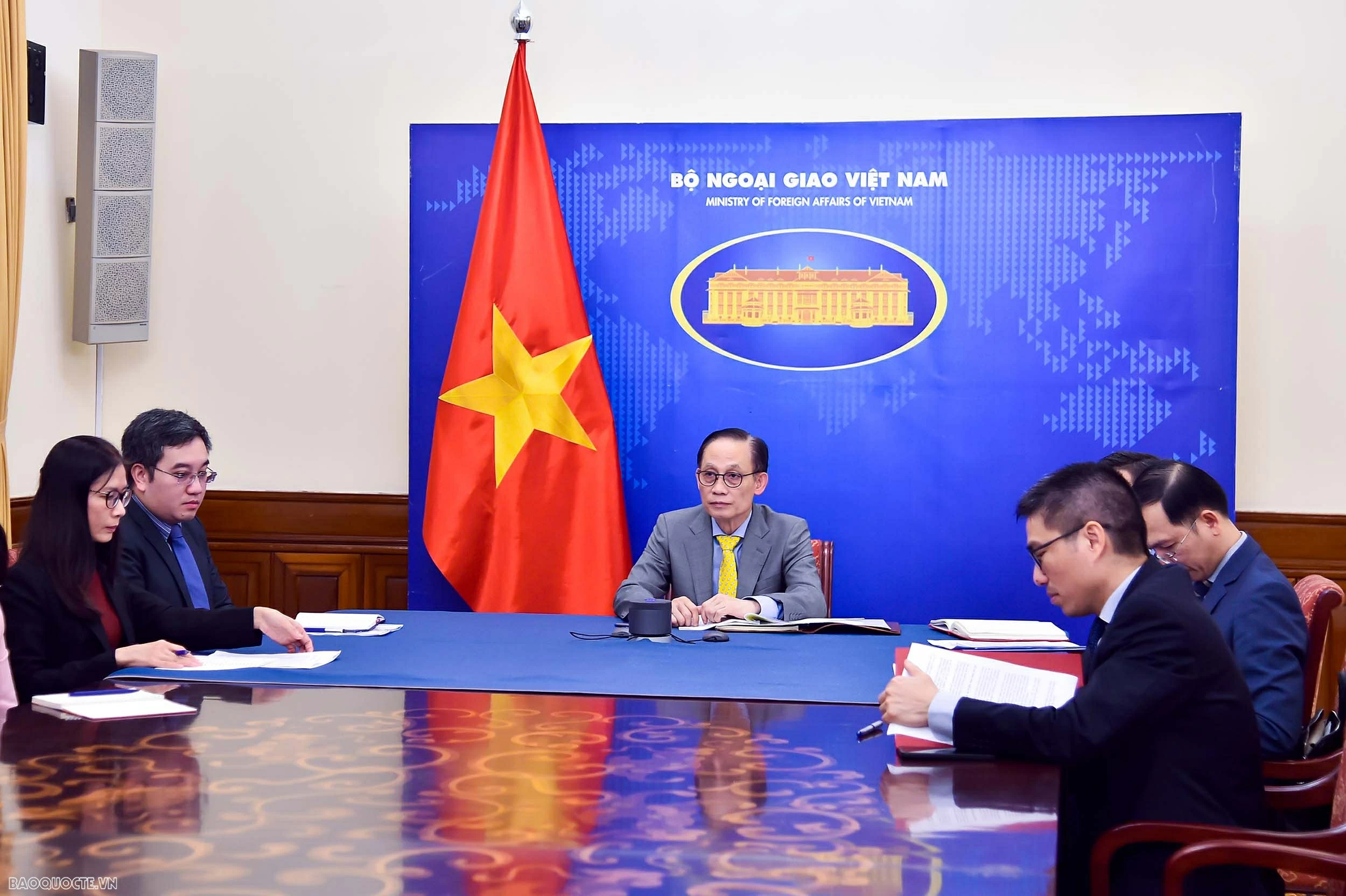 Foreign Minister Le Hoai Trung holds phone talks with French Minister for Europe and Foreign Affairs Jean-Noël Barrot