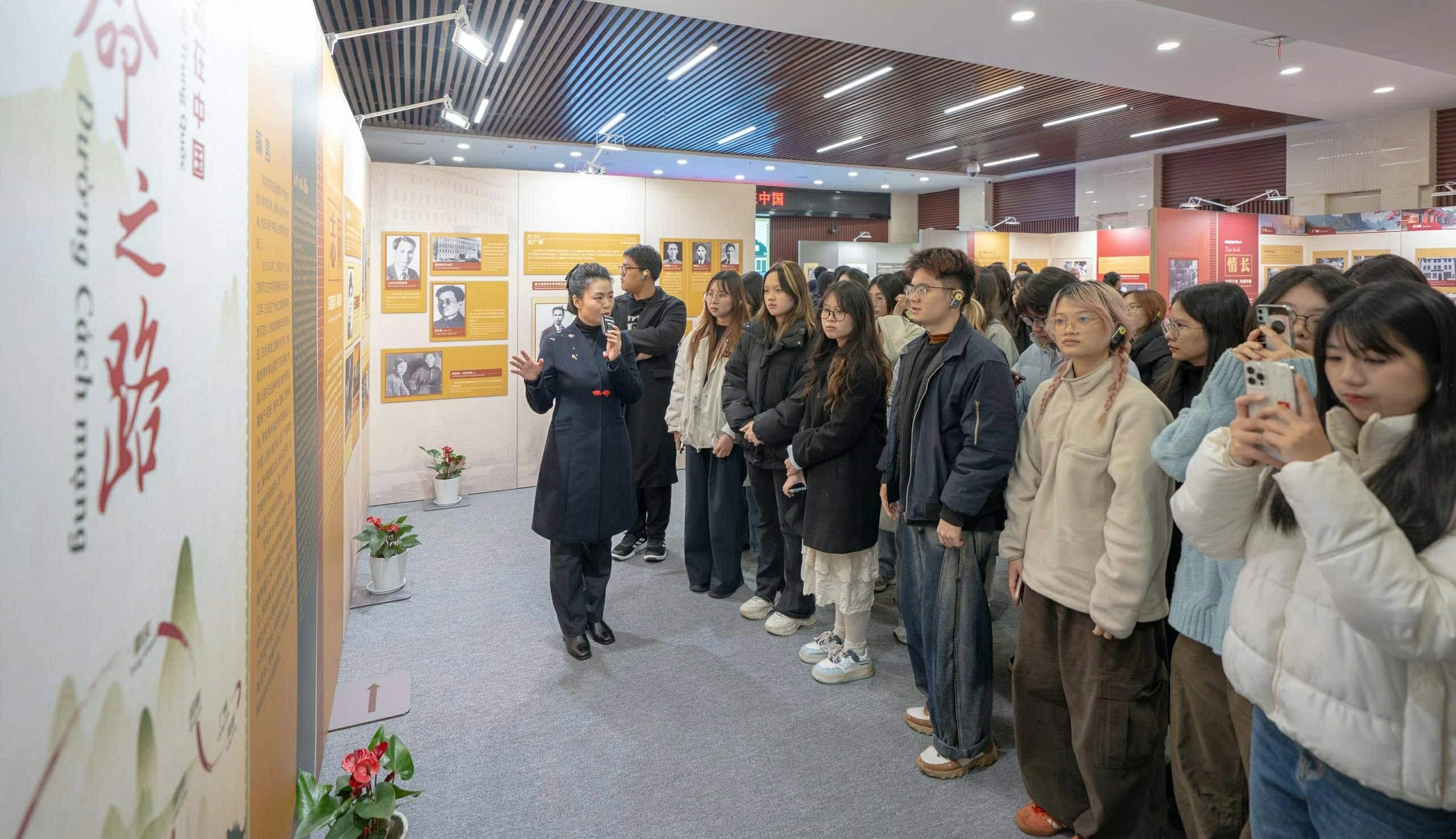 Special Exhibition 'Revolutionary Path - Comrade Ho Chi Minh in China' opens in Chongqing