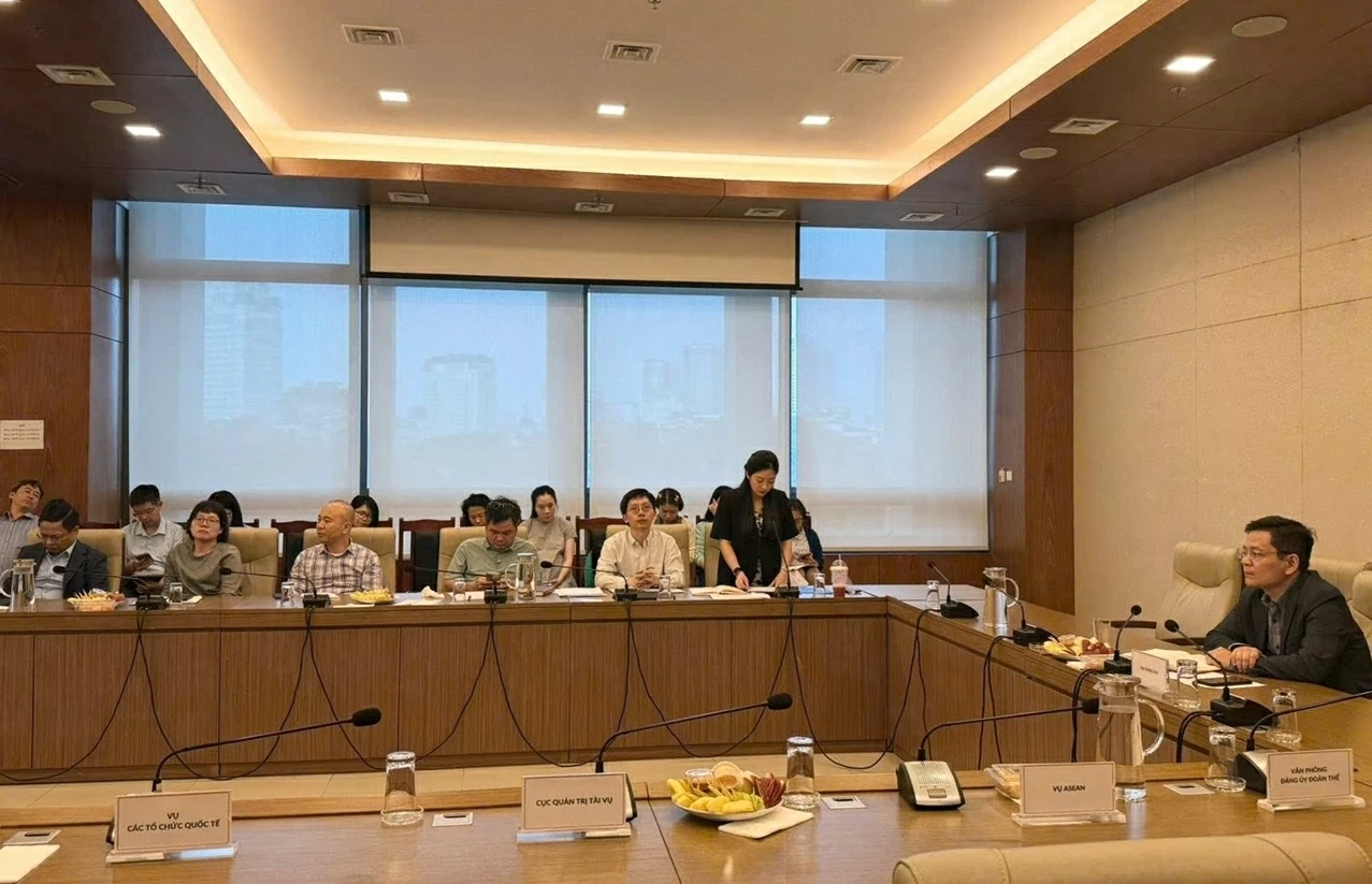 MOFA European Department holds thematic session 'Following President Ho Chi Minh's footsteps in the UK and Germany' MOFA European Department holds thematic session 'Following President Ho Chi Minh's footsteps in the UK and Germany'