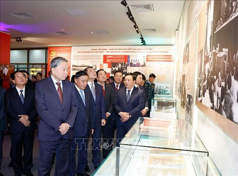 Exhibition 'Communist Party of Vietnam – From Congress to Congress': A reminder to uphold faith and ignite aspirations