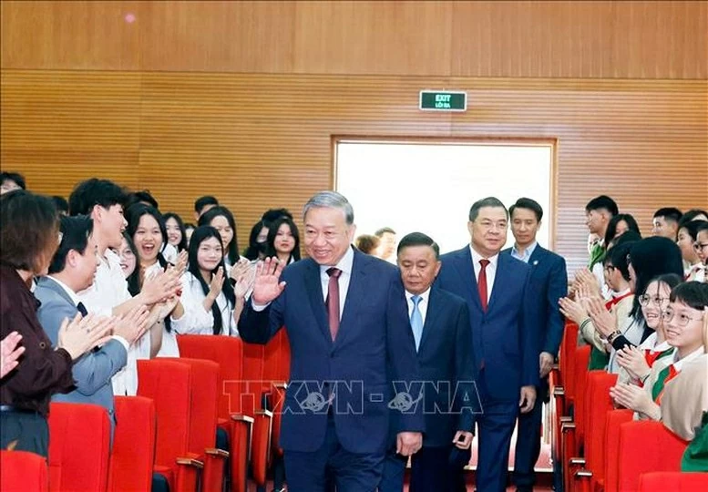 Exhibition 'Communist Party of Vietnam – From Congress to Congress': A reminder to uphold faith and ignite aspirations