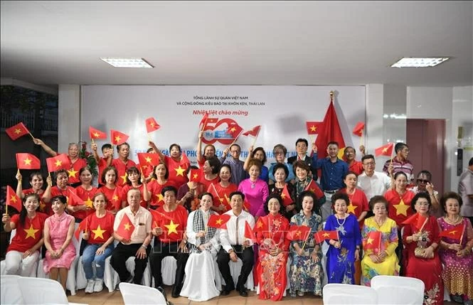 Fostering trust in Overseas Vietnamese to unite and contribute intellectual resources to nation building Fostering trust in Overseas Vietnamese to unite and contribute intellectual resources to nation building