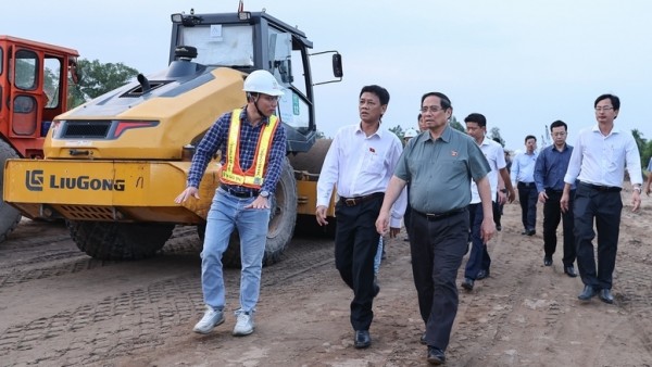 Prime Minister Pham Minh Chinh inspects Chau Doc – Can Tho – Soc Trang Expressway Project