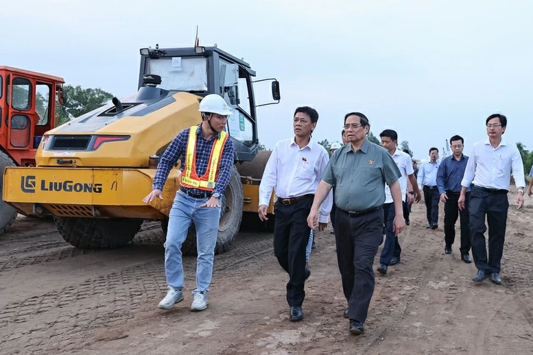 Prime Minister Pham Minh Chinh inspects Chau Doc – Can Tho – Soc Trang Expressway Project