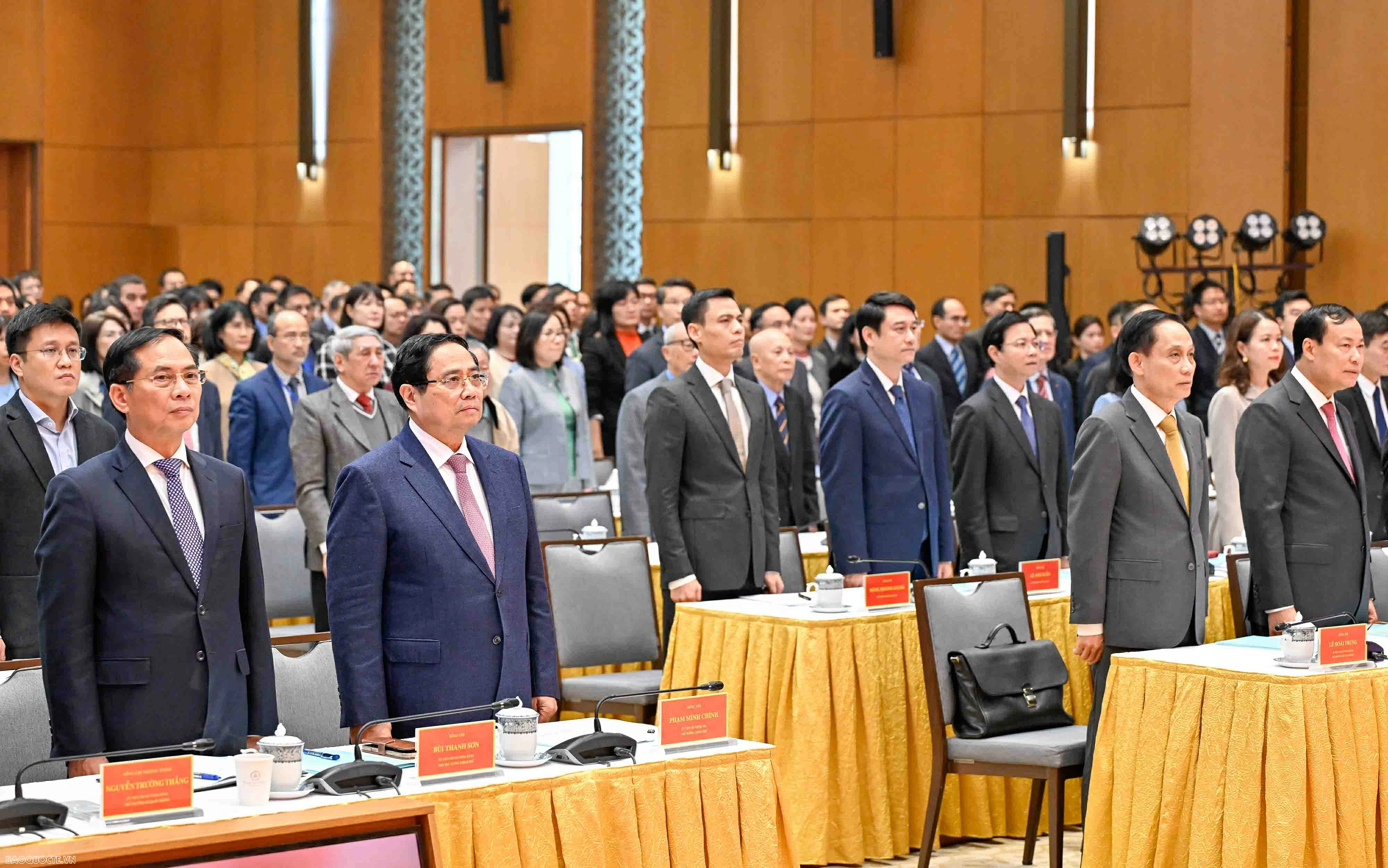 Prime Minister Pham Minh Chinh attends national conference reviewing diplomatic sector in 2025, outlines key directions for 2026