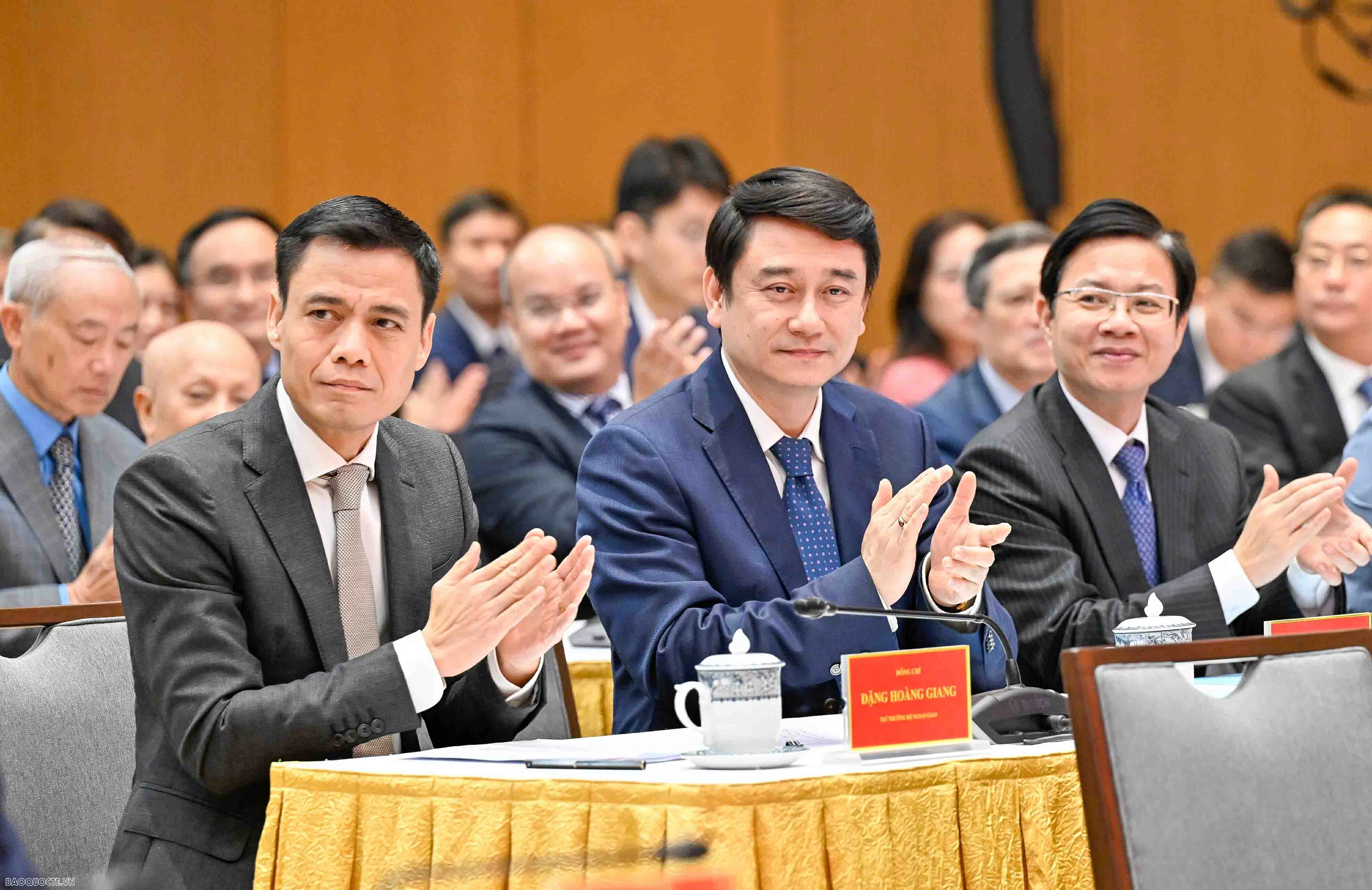 Prime Minister Pham Minh Chinh attends national conference reviewing diplomatic sector in 2025, outlines key directions for 2026