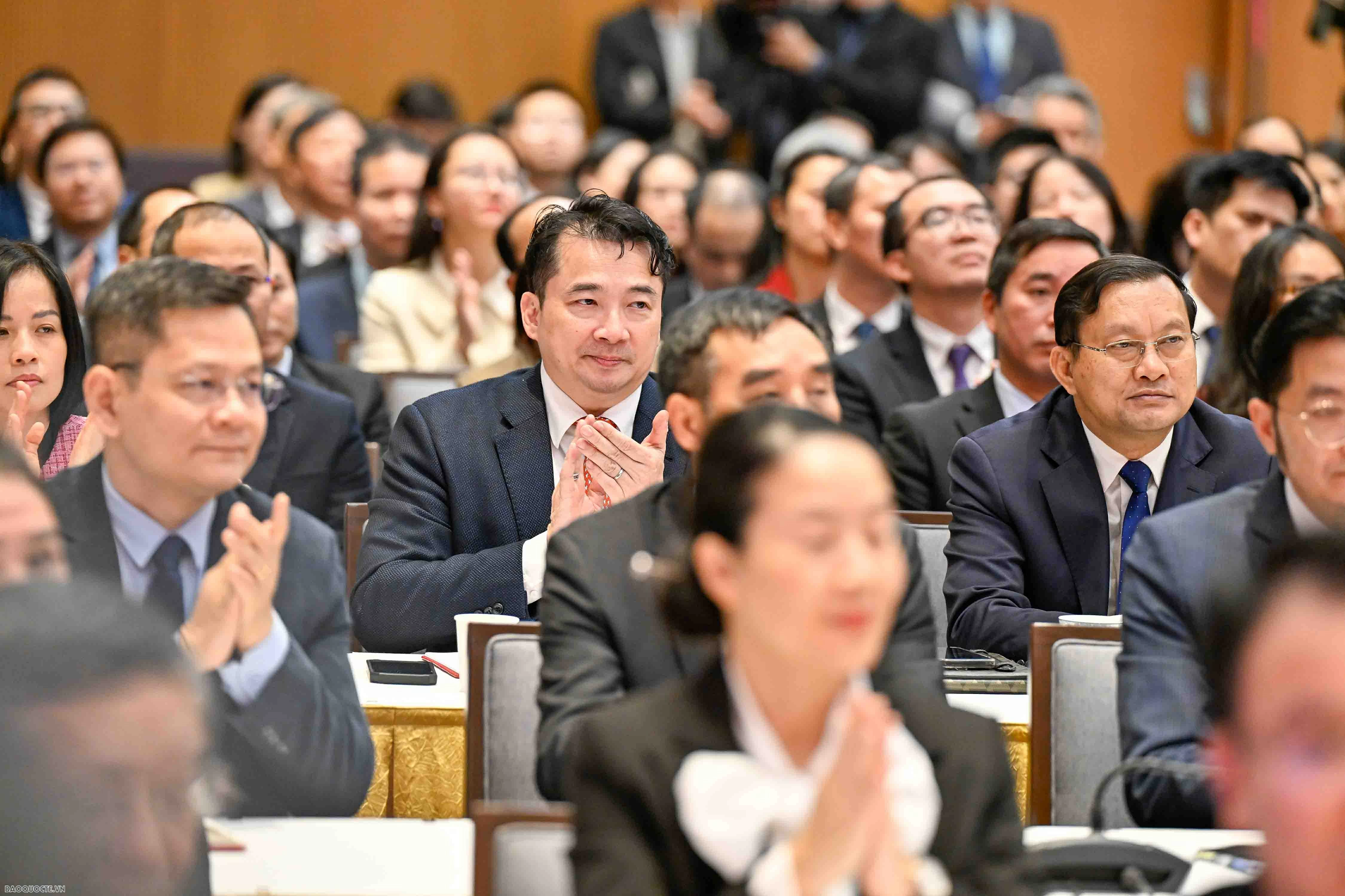 Prime Minister Pham Minh Chinh attends national conference reviewing diplomatic sector in 2025, outlines key directions for 2026