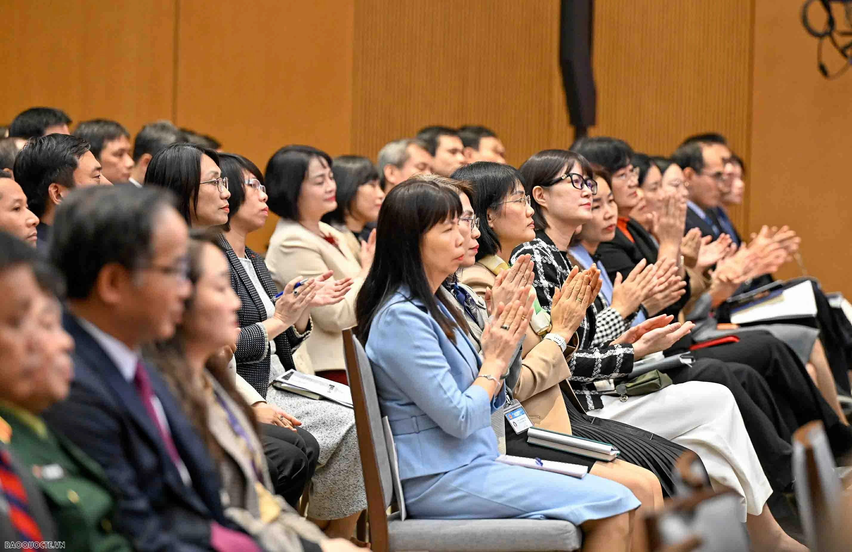 Prime Minister Pham Minh Chinh attends national conference reviewing diplomatic sector in 2025, outlines key directions for 2026
