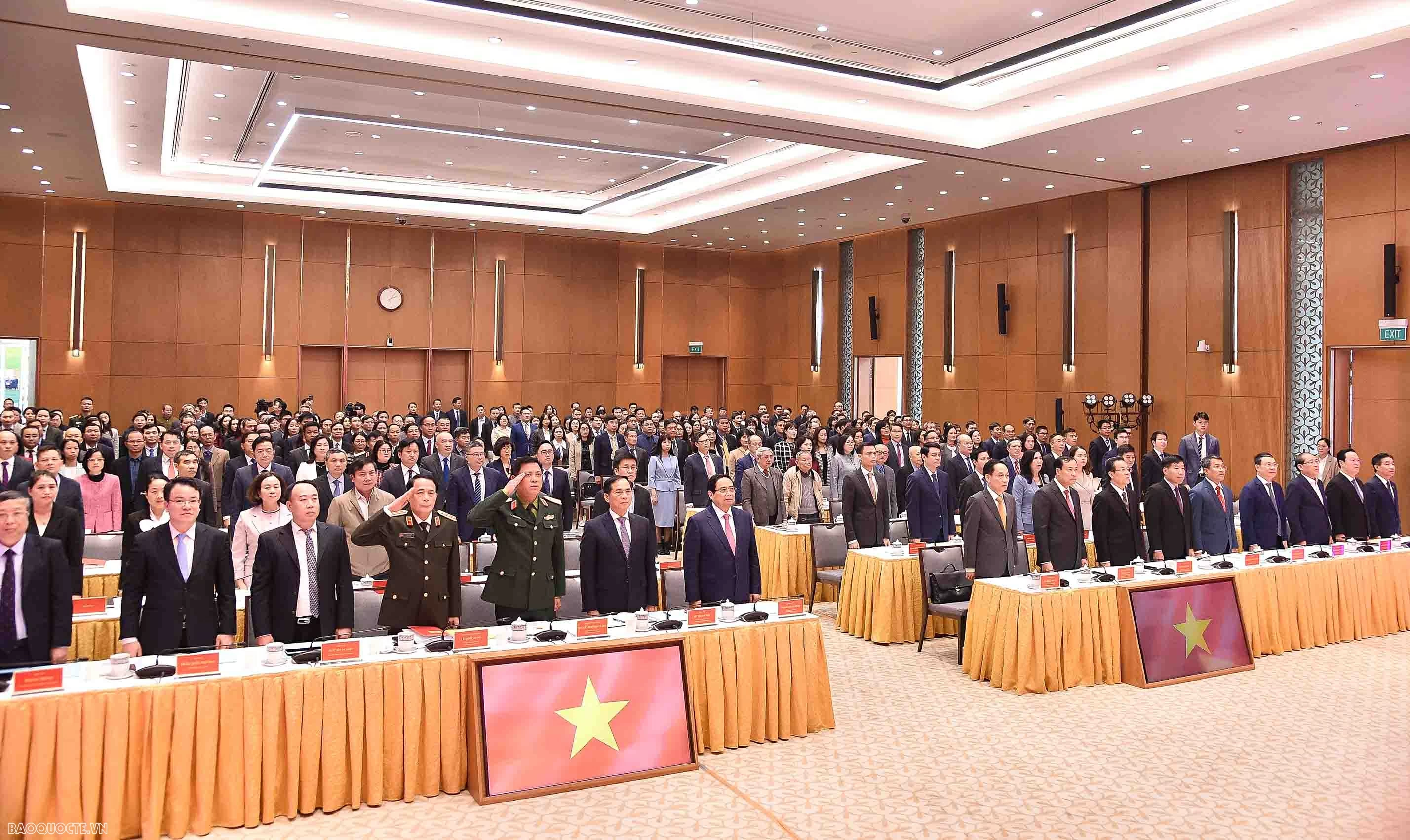 Prime Minister Pham Minh Chinh attends national conference reviewing diplomatic sector in 2025, outlines key directions for 2026