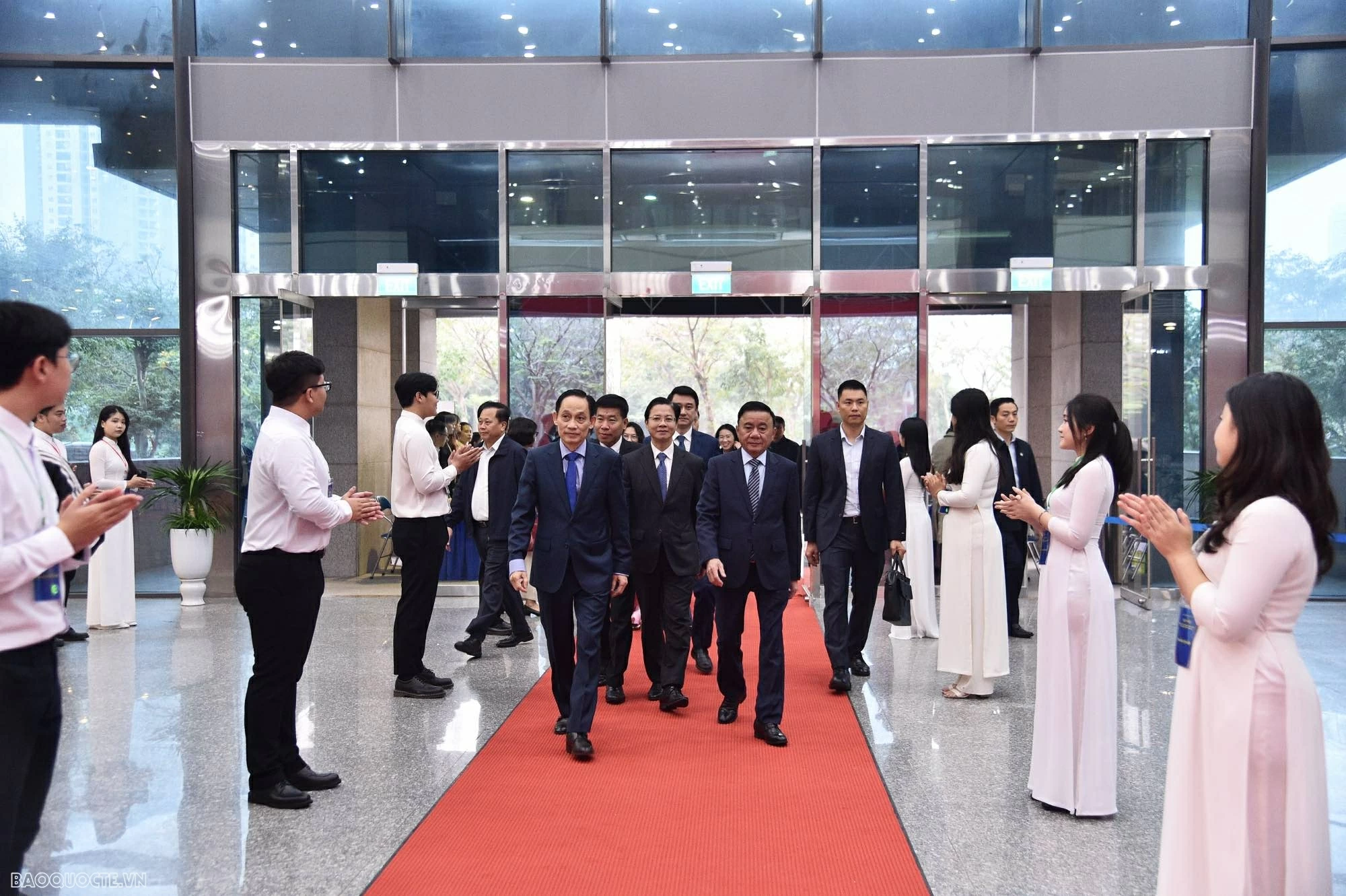 Politburo Member, Secretariat's Standing Member Tran Cam Tu attends Conference on people-to-people diplomacy 2025