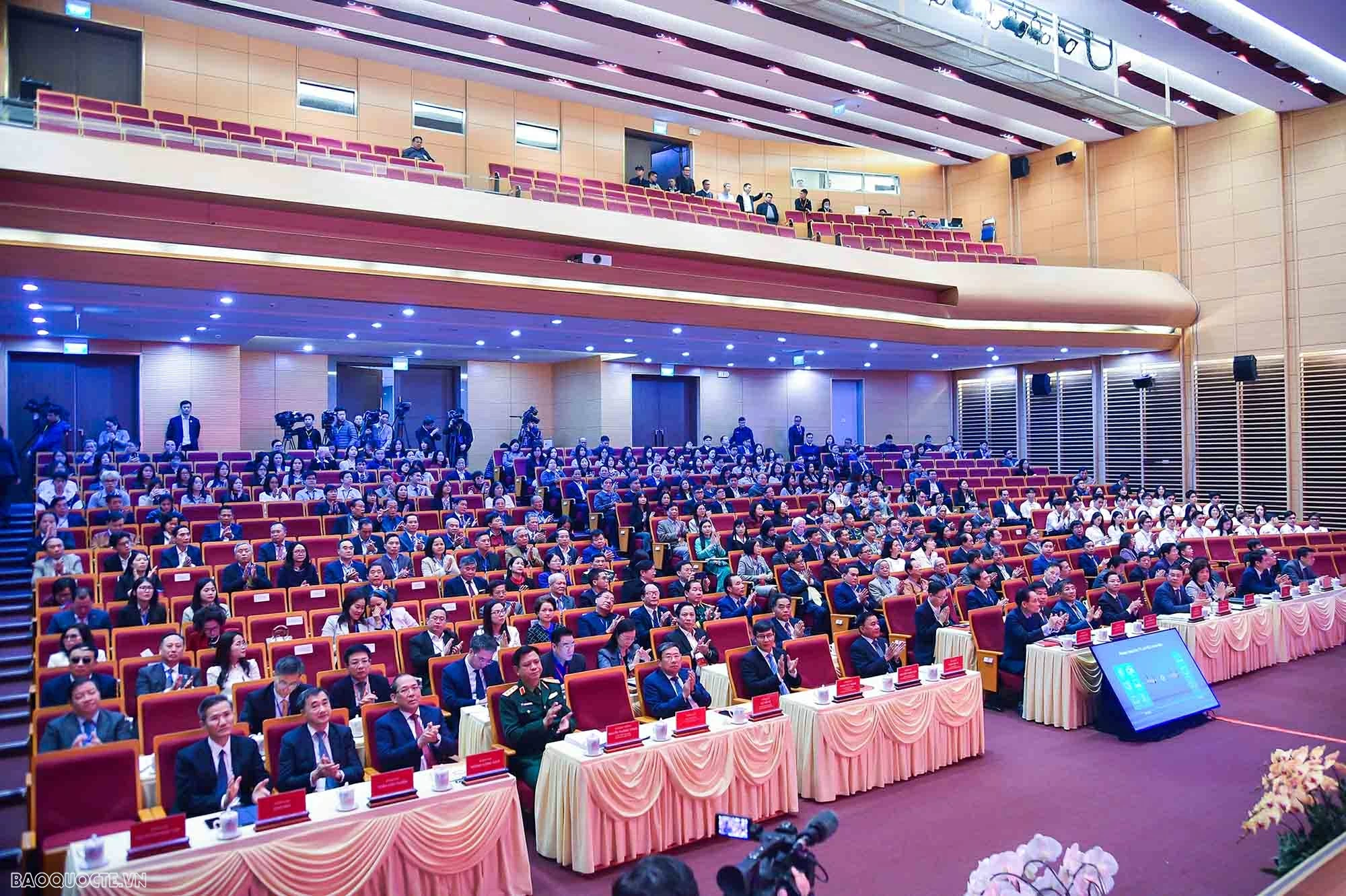 Secretariat Standing Member Tran Cam Tu underscores people-to-people diplomacy as key component of strategy for national development, safeguarding