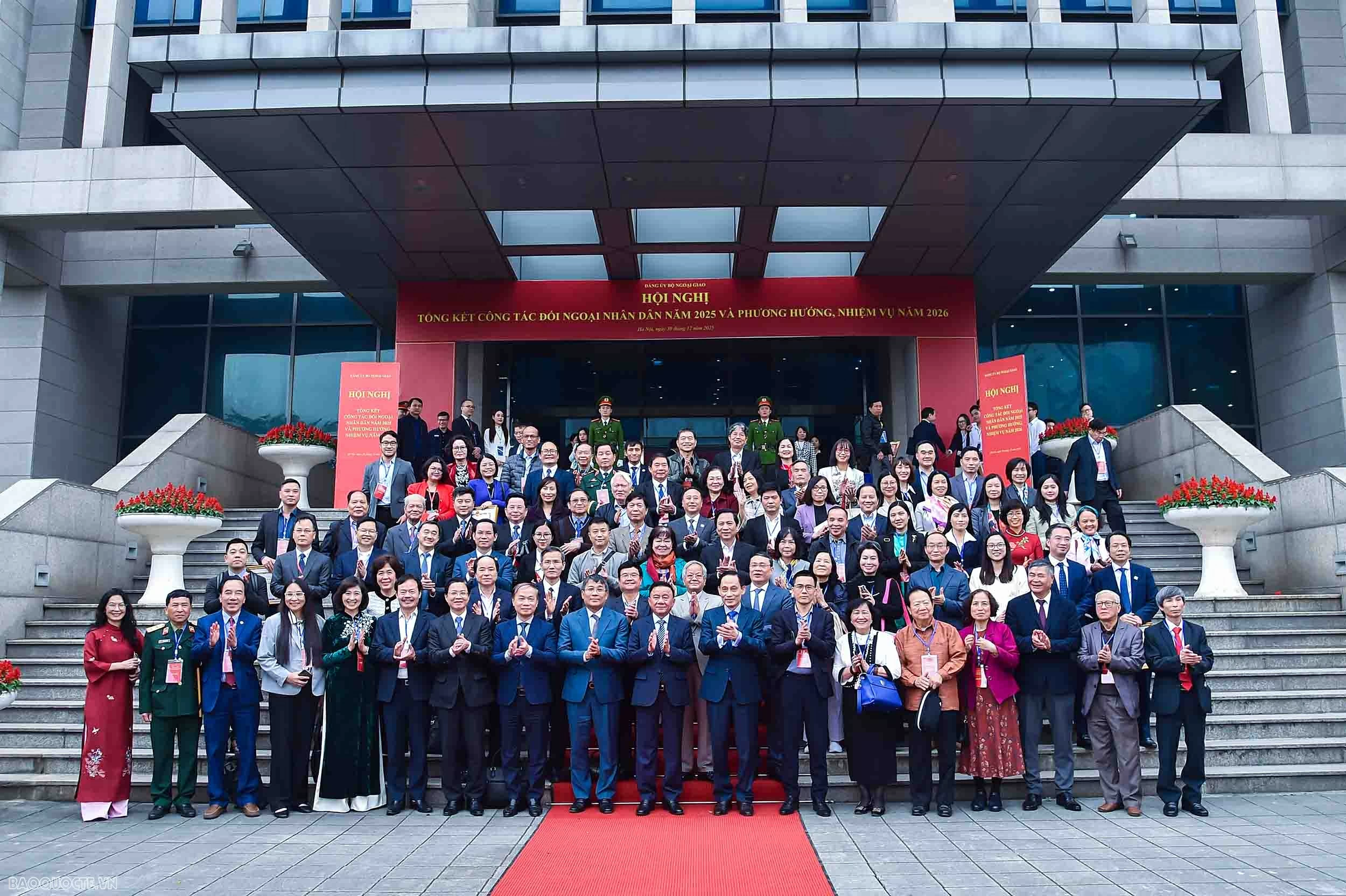 Secretariat Standing Member Tran Cam Tu underscores people-to-people diplomacy as key component of strategy for national development, safeguarding