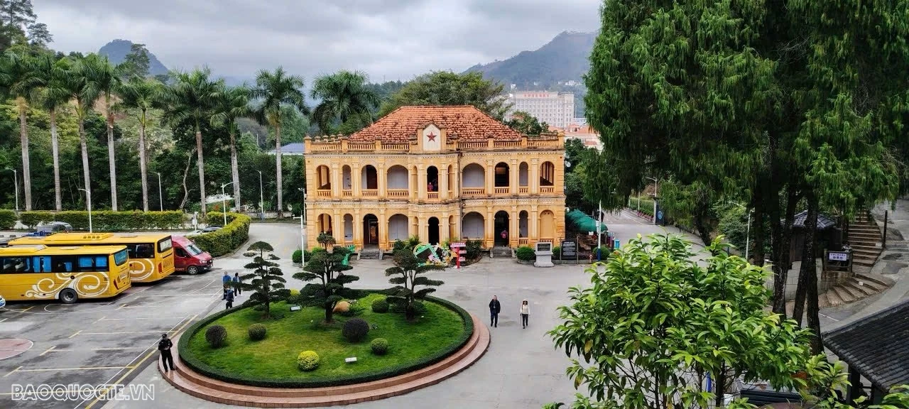 Promoting the role of Huu Nghi International Border Gate in enhancing Vietnam-China relations Promoting the role of Huu Nghi International Border Gate in enhancing Vietnam-China relations