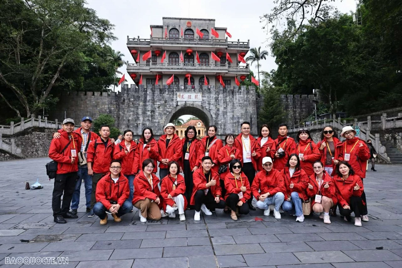 Promoting the role of Huu Nghi International Border Gate in enhancing Vietnam-China relations Promoting the role of Huu Nghi International Border Gate in enhancing Vietnam-China relations