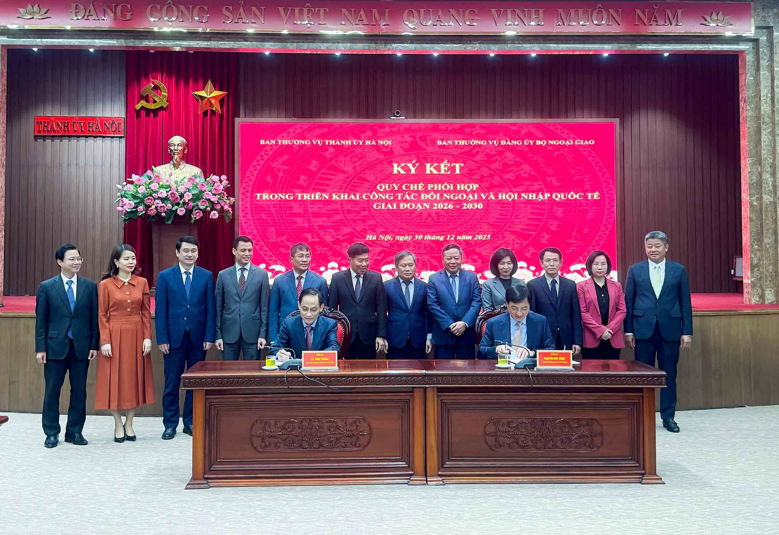 Hanoi and the Ministry of Foreign Affairs sign coordination regulation on external relations work