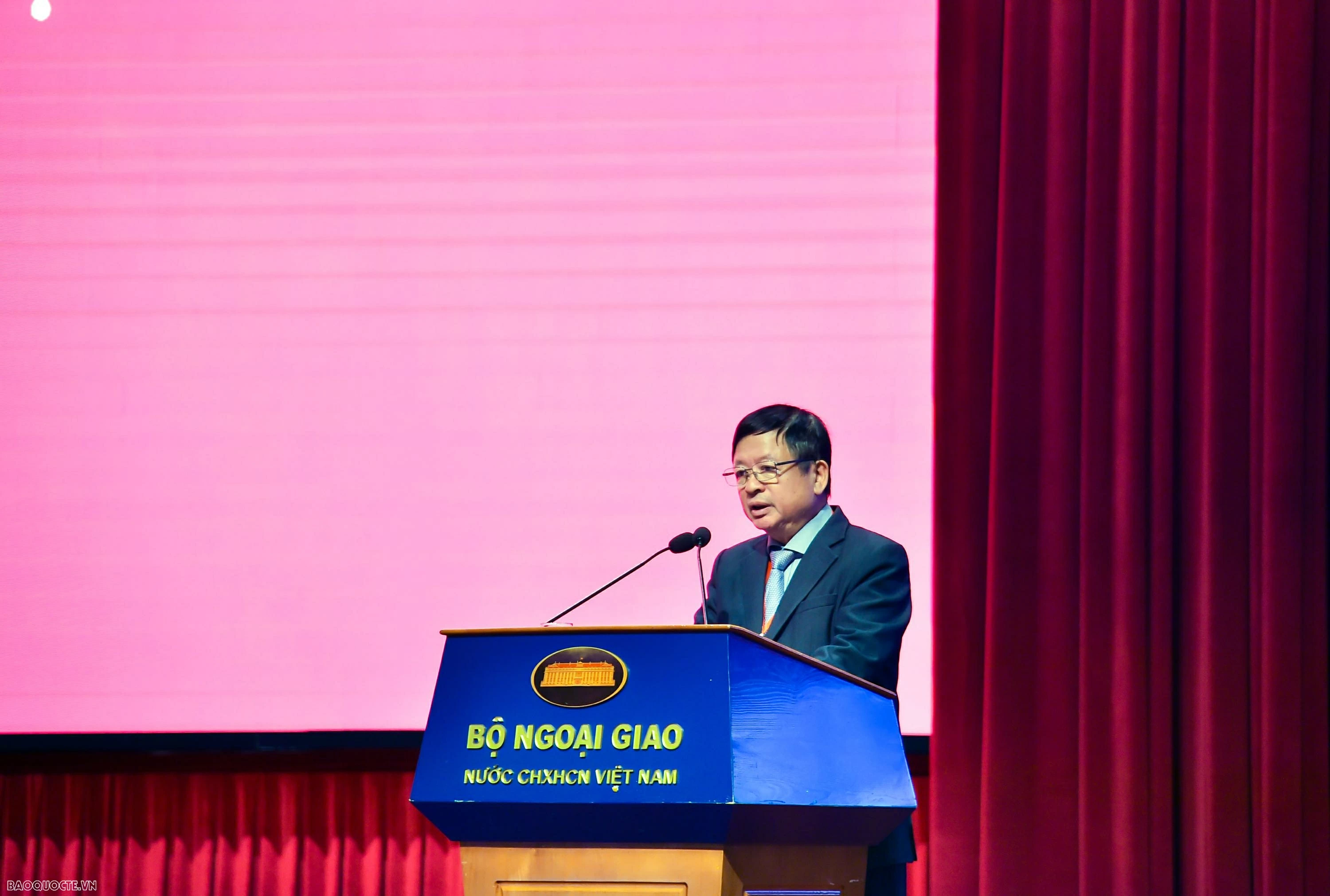 Literature and the arts: A positive contribution to people-to-people diplomacy and international cultural cooperation