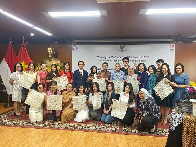 Fostering sustainable Vietnam-Indonesia Friendship: Vietnam-Indonesia Friendship Association Fostering sustainable Vietnam-Indonesia Friendship: Vietnam-Indonesia Friendship Association