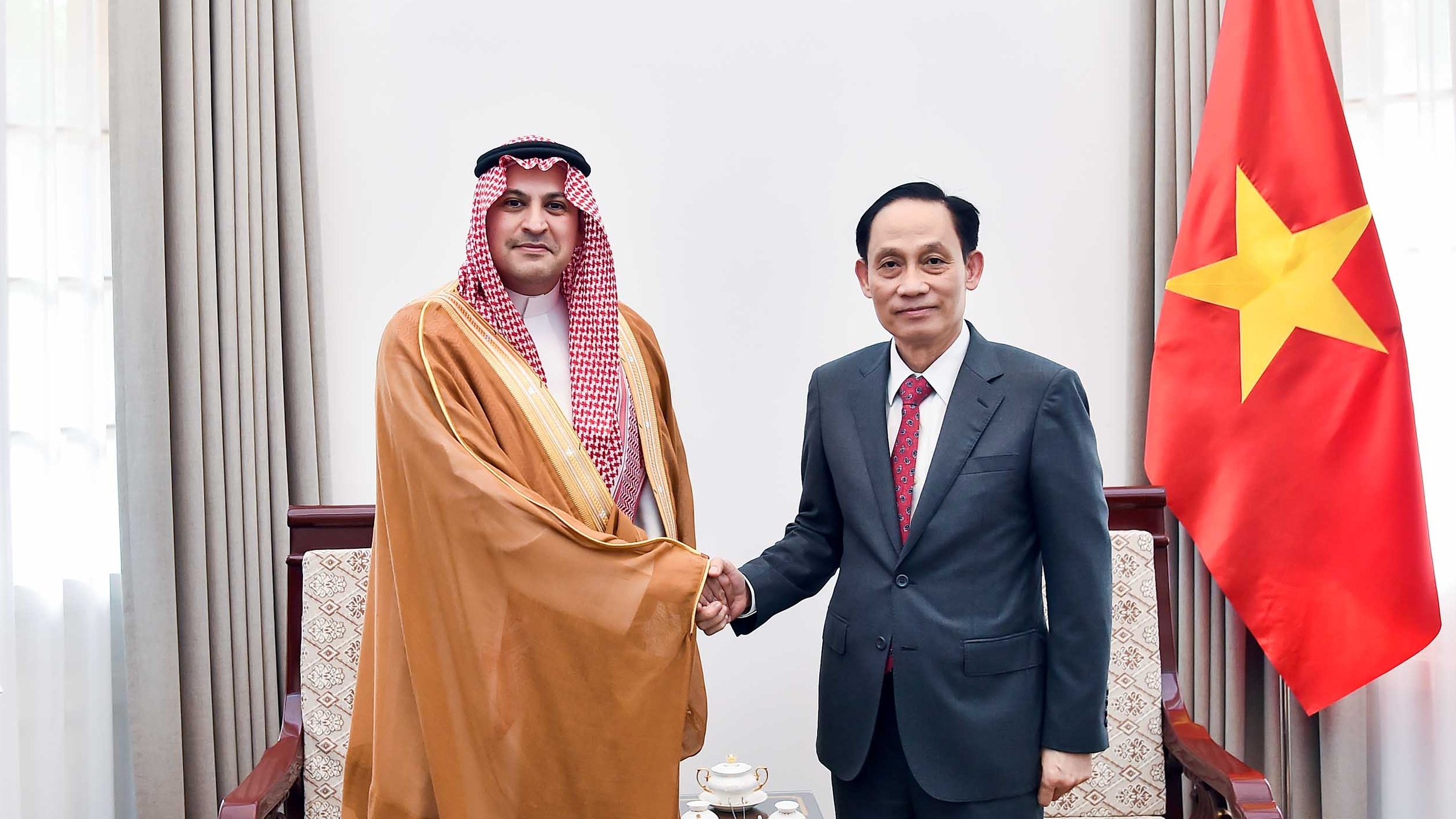 Foreign Minister Le Hoai Trung receives outgoing Saudi Arabian Ambassador Mohammed Ismaeil A.Dahlwy