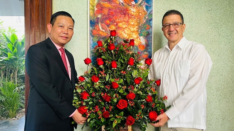 Cuban Ambassador praises CPV’s leadership role in Vietnam’s development