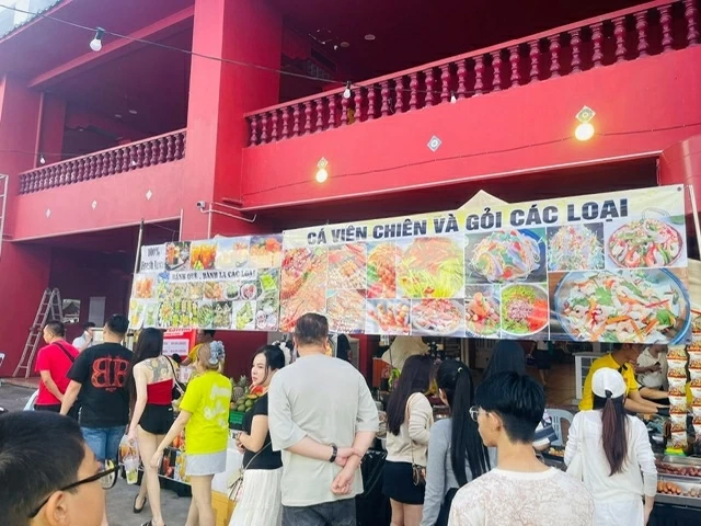 Spreading the Vietnamese Tet atmosphere and fostering trade connections in Malaysia