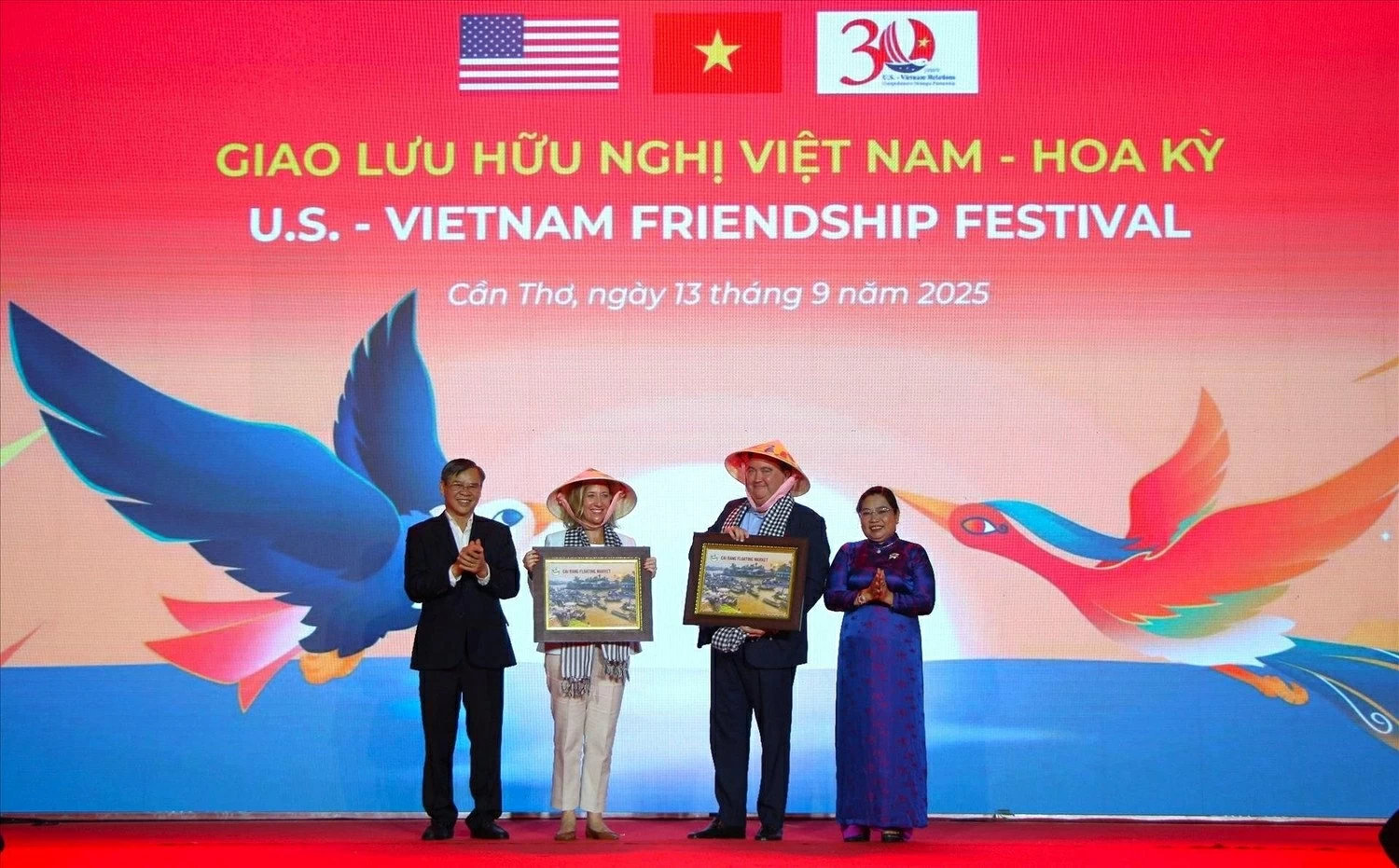 US-Vietnam Friendship Festival in the Mekong Delta city of Can Tho (September 2025). (Photo: VNA)