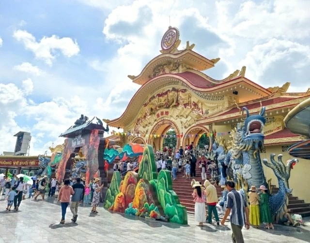 Vietnam Cultural Festival 2026: Over 1000 people participated in calligraphy writing