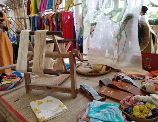 Vietnam Cultural Festival 2026: Over 1000 people participated in calligraphy writing