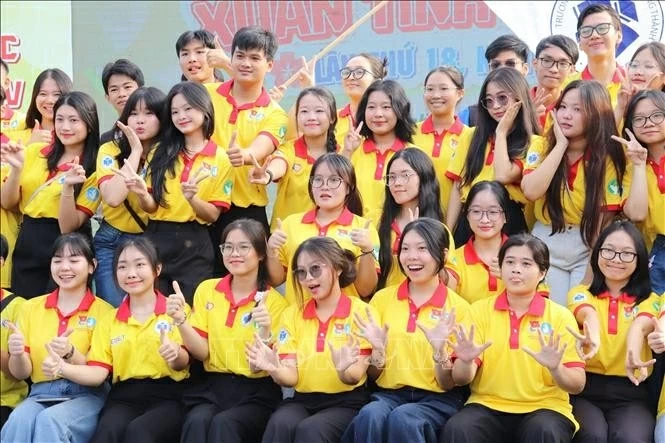 Young volunteers at the launch ceremony (Photo: VNA)