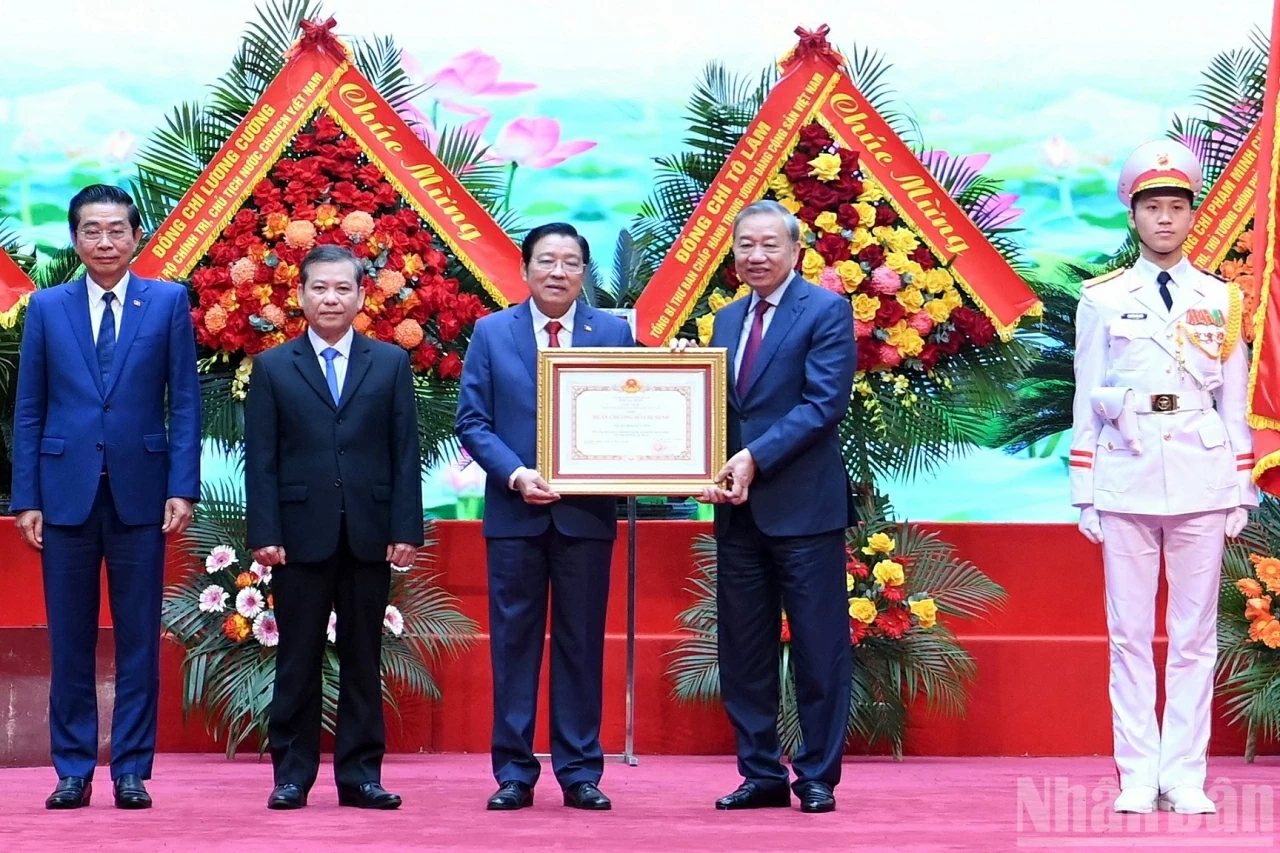 Commission for Internal Affairs receives the Ho Chi Minh Order