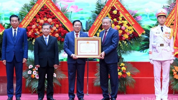 Commission for Internal Affairs receives the Ho Chi Minh Order
